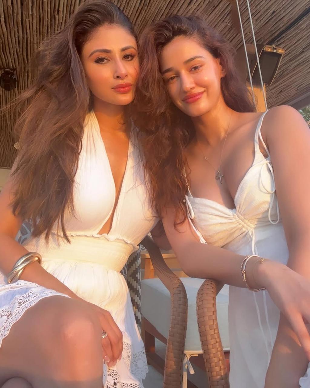 🔥 Mouni Roy & Disha Patani: Sirf BFFs Ya Kuch Aur? Viral Rumors Ka Pura Sach!