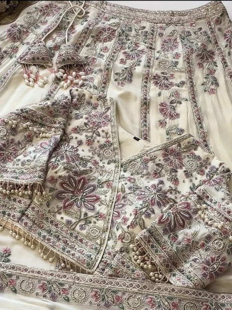 STUNNING DESIGNER LEHANGA (OFF WHITE)