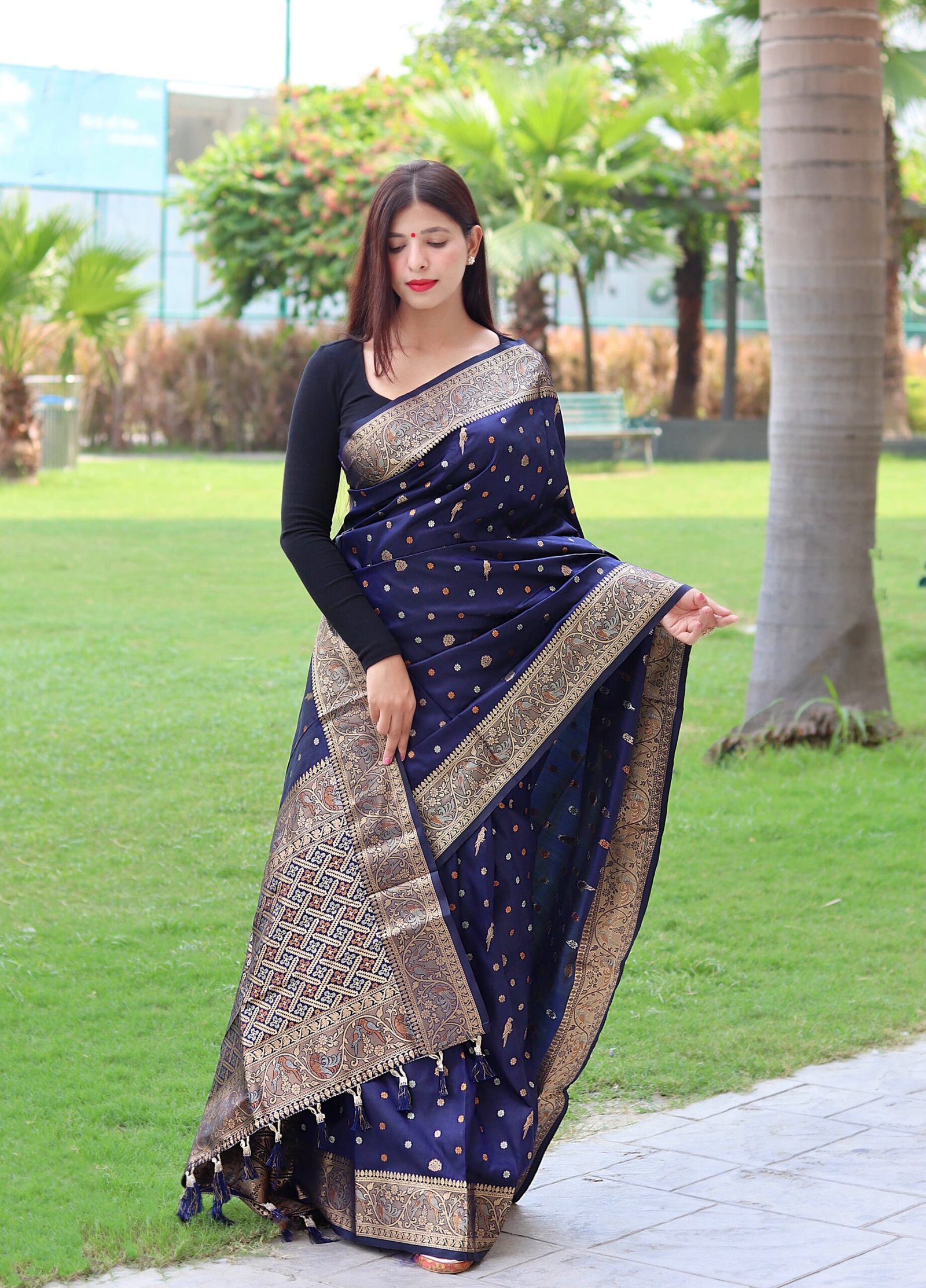 Navy Blue Color Elegant Silk Saree - Image 2