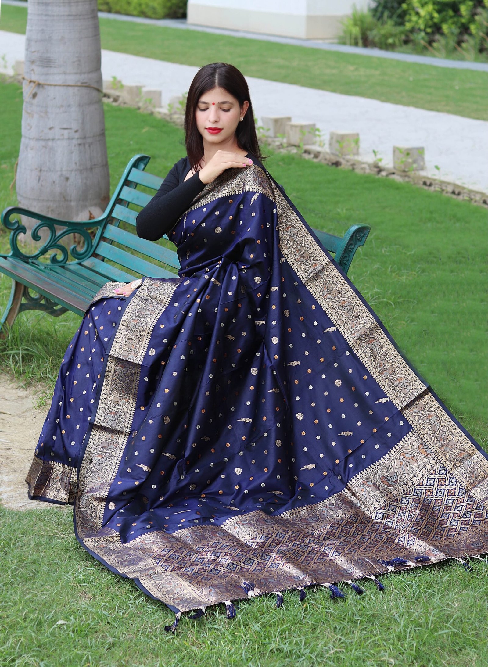 Navy Blue Color Elegant Silk Saree - Image 3