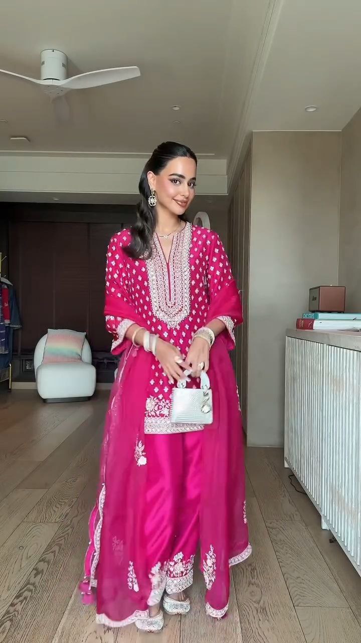 Fuchsia Pink Embroidered Kurta Set with Organza Dupatta - Image 3