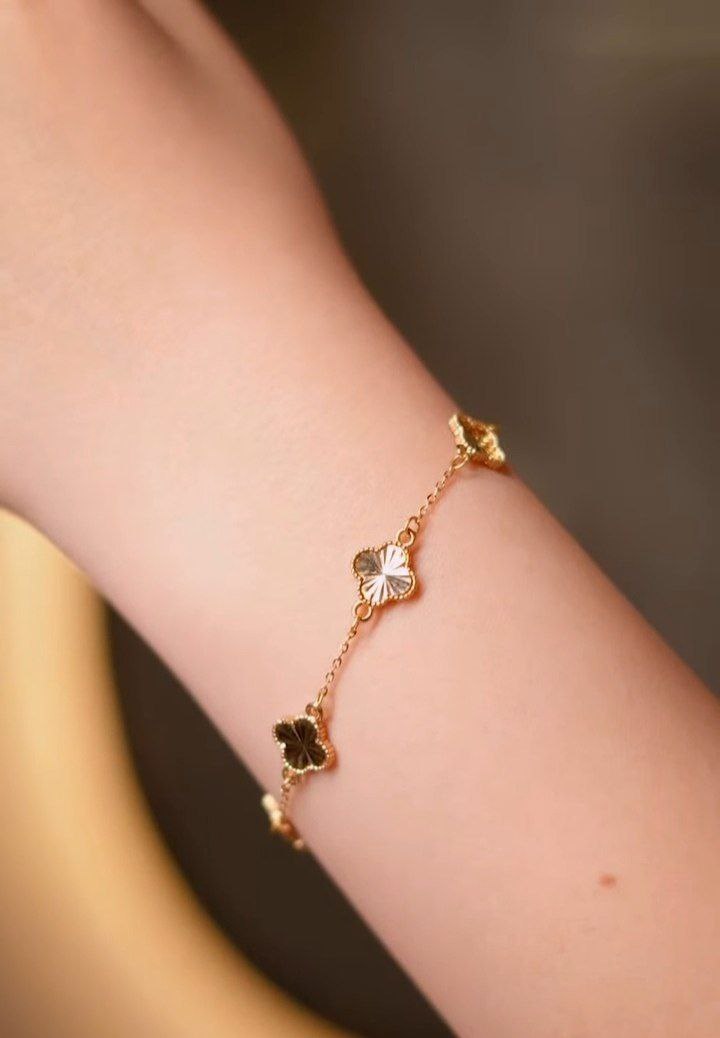 Golden Clover Motif Chain Necklace