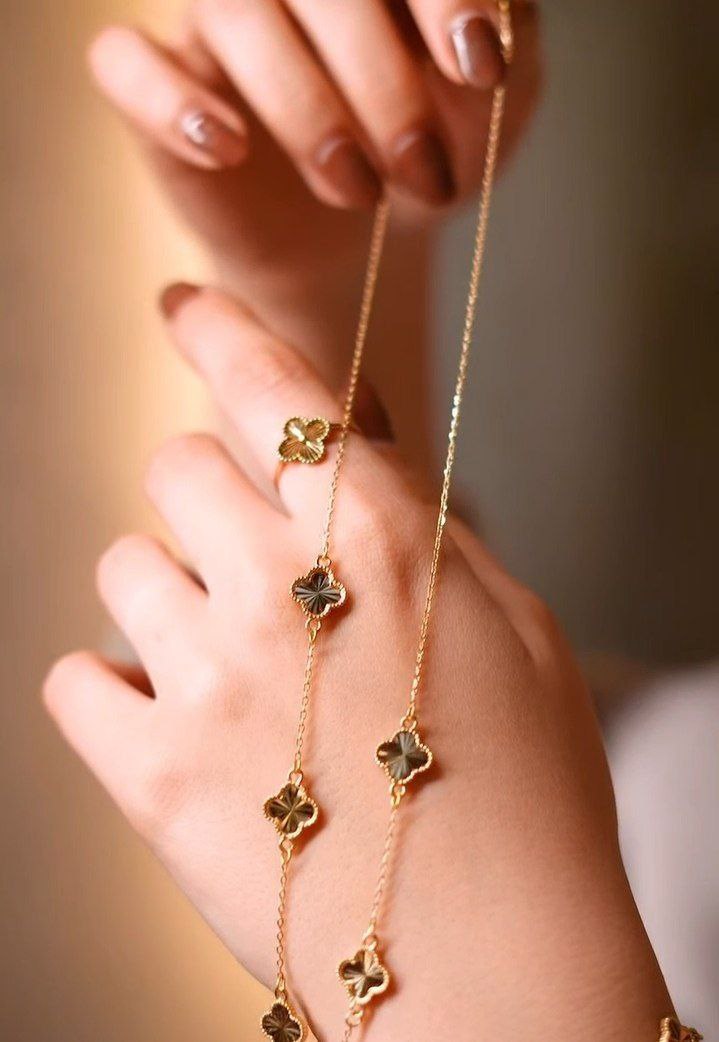 Golden Clover Motif Chain Necklace - Image 6