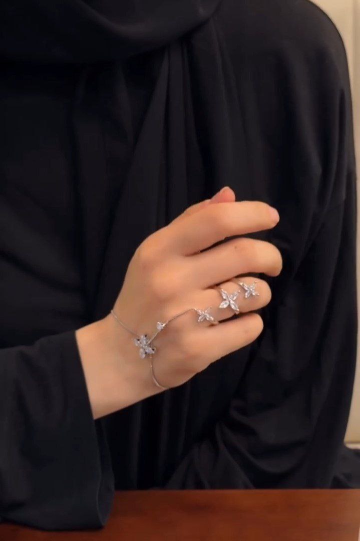 Floral Crystal Hand Harness Ring Bracelet - Image 2