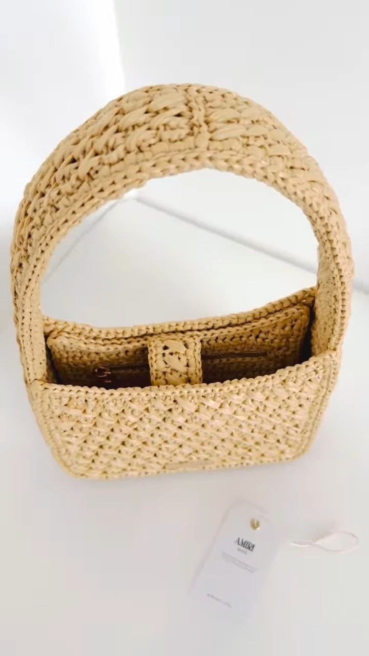 Woven Natural Straw Shoulder Bag - Image 4